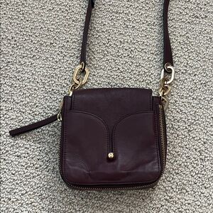 Pour La Victoire Elegant Burgundy Leather Crossbody Bag